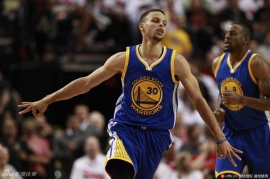 他用冷静的 他用冷静的